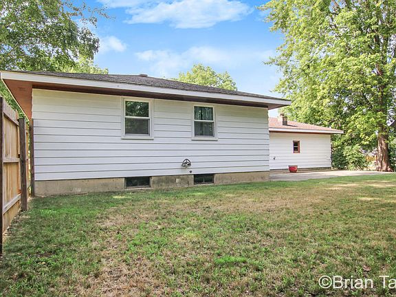5th image of 3585 Bluebird Ave SW