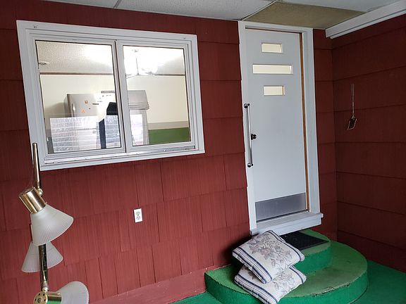Entry (3 season) room