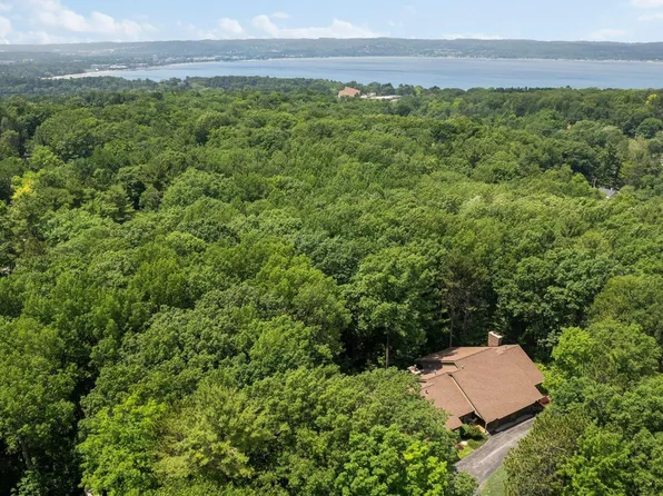 6309 Summit Ct, Traverse City, MI 49686