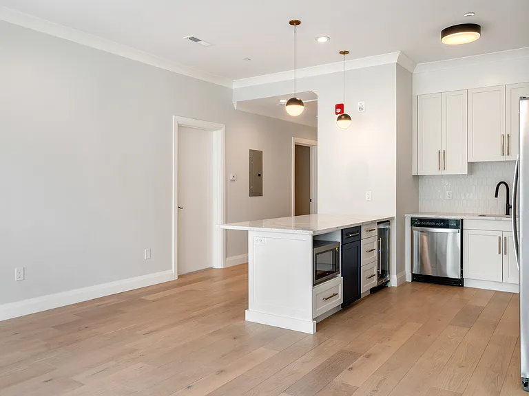 142 Pleasant St #1 — Photo 4