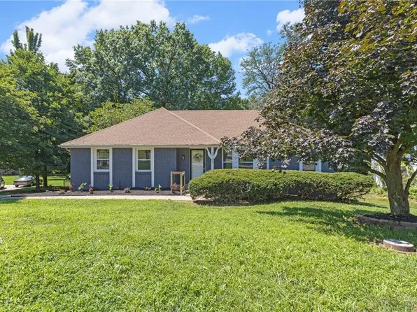 3709 Southern Hills Dr, Kansas City, MO 64137