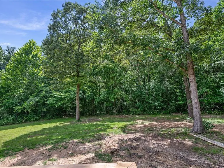 135 Holly Creek Dr — Photo 16