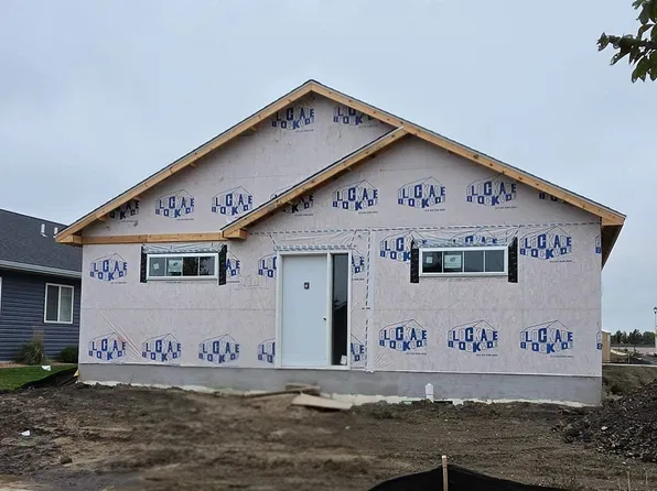 2119 Lunden St, Saint Peter, MN 56082