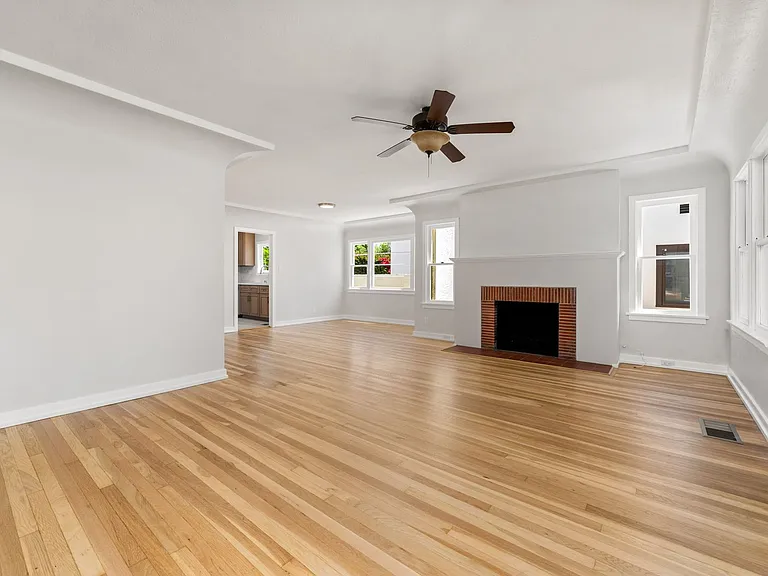 553 N. Pine St. — Photo 3