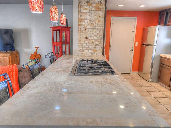 4th image of 105 Gordon Pl