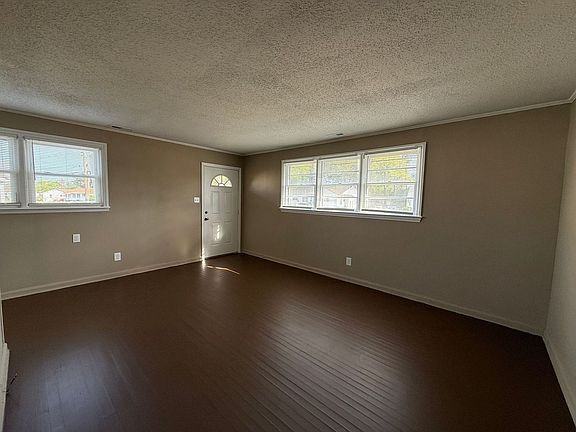 5th image of 2255 Onslow Dr