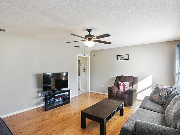 3rd image of 713 N Gordon St