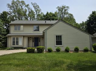 1872 Flemington Dr, Troy, MI 48098