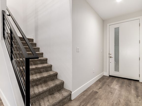 2nd image of 165 E Lexington Ave