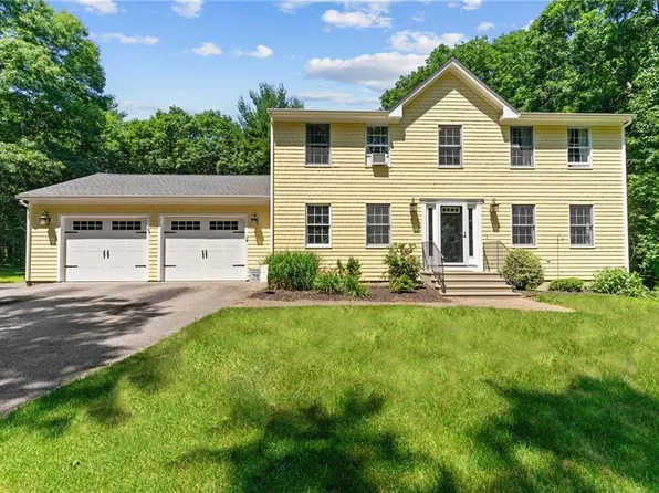 1 Beverly Ann Dr, Hope Valley, RI 02832