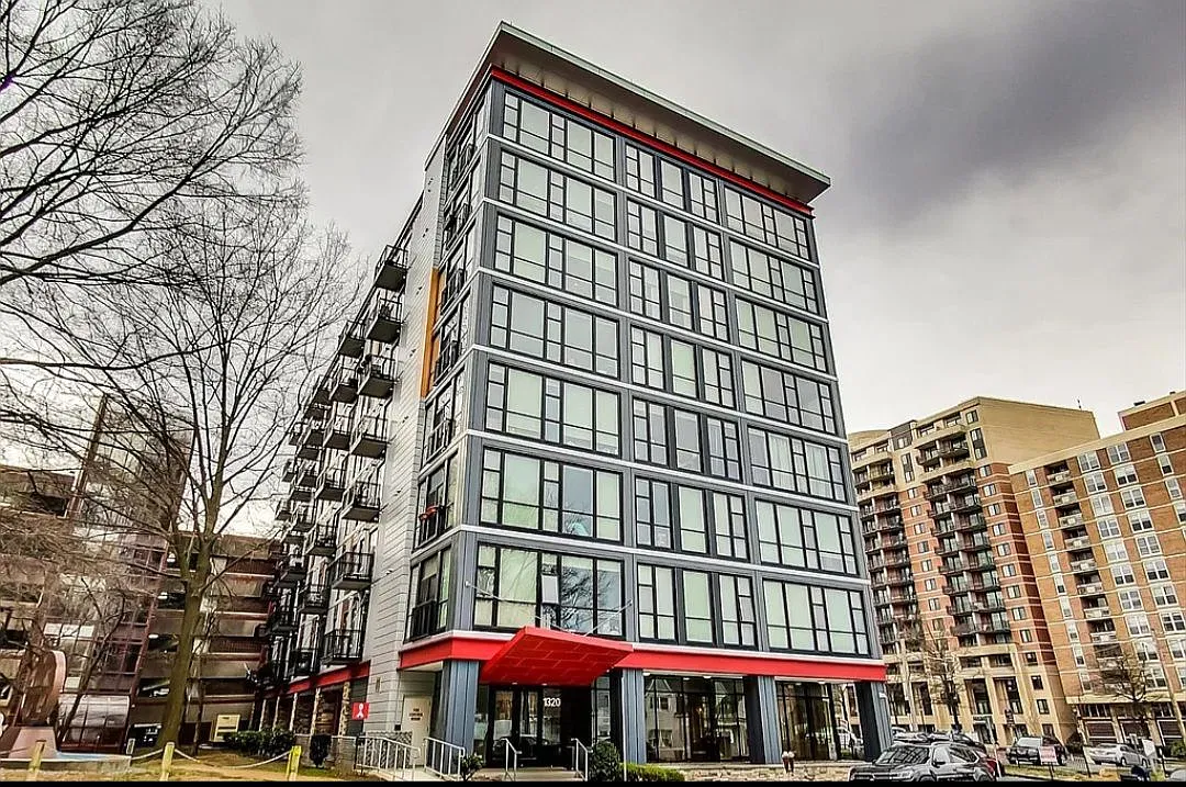 2 bed, 2.0 bath, 744 sqft, $2,100 — Photo 2