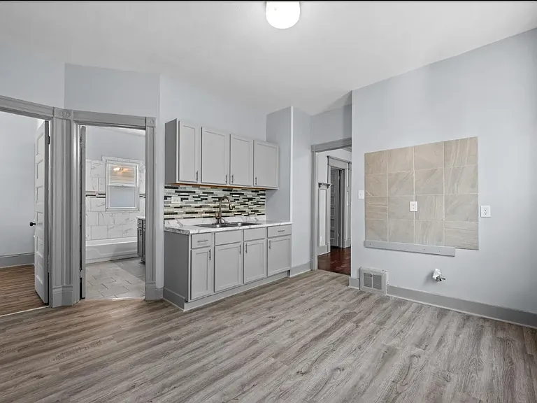 Kitchen/Bathroom Entry