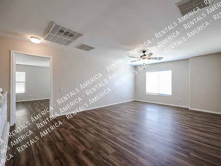 910 S 118th Ln — Photo 15