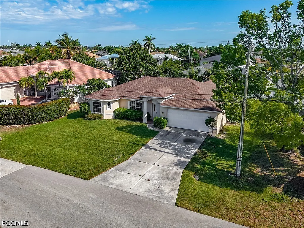 4 bed, 2.0 bath, 2047 sqft, $2,000 — Photo 2
