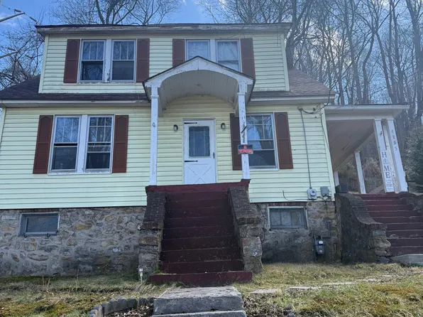 1885 S Carpenter Dr, Covington, VA 24426