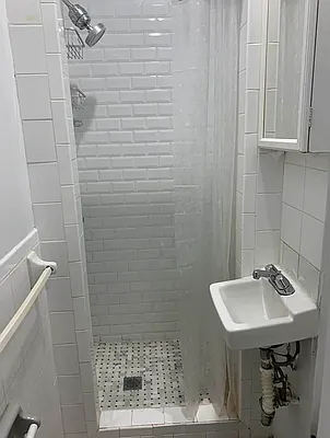 Rented by Salon Realty Corp | media 3