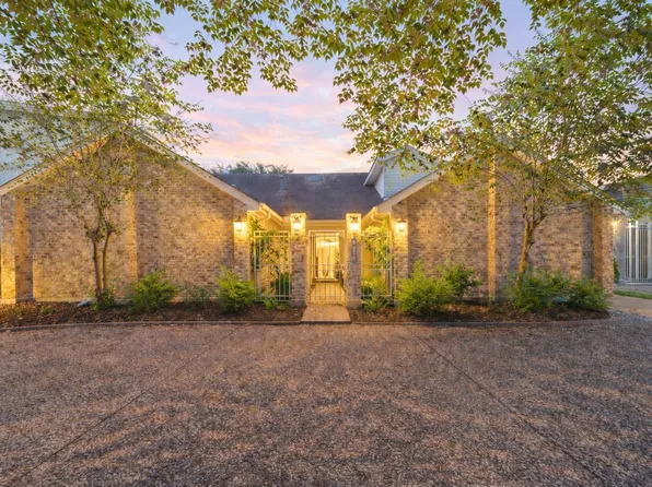 8018 Candle Ln, Houston, TX 77071