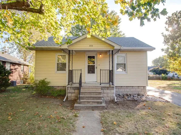 555 Hamilton Ave, Wood River, IL 62095