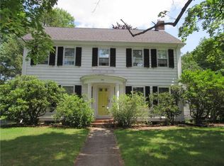 220 N Quaker Ln, West Hartford, CT 06119
