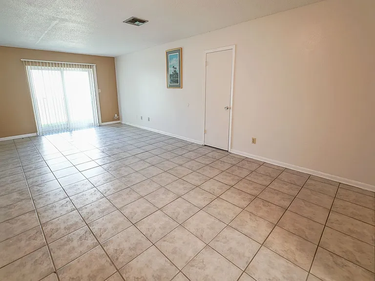 2325 W Pensacola St #155 — Photo 4