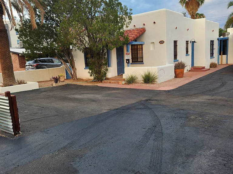 1215 E Mabel St — Photo 1