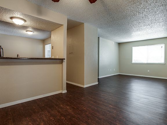 3rd image of 1503 Tennis Dr APT 212