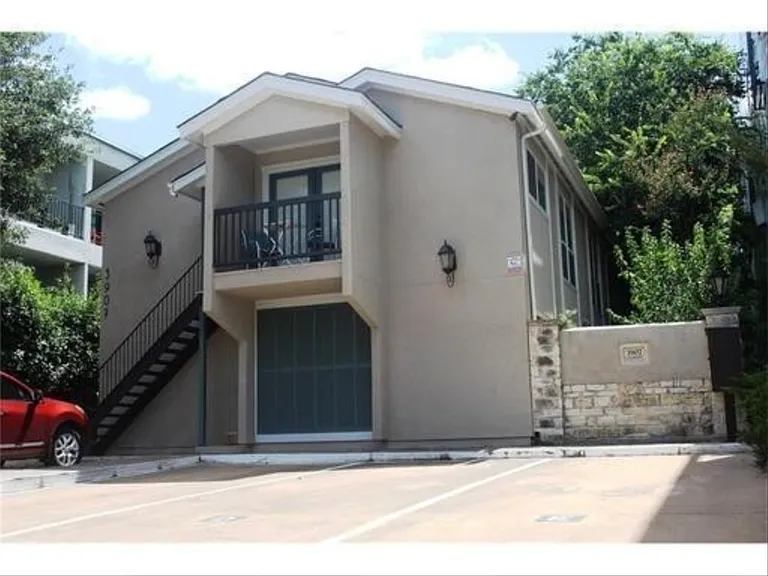 3907 Gilbert Ave — Photo 2