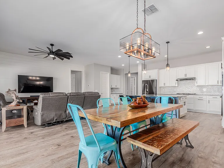 1140 W Whistling Thorn Ave — Photo 3