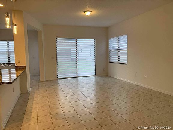 5th image of 5525 Aquila Ave #5525