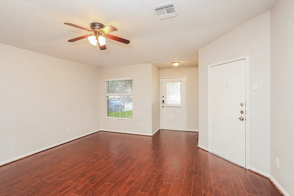 3 bed, 2.0 bath, 1243 sqft, $1,630 — Photo 4