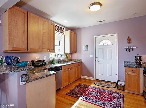 5th image of 1325 W North Shore Ave APT 3N