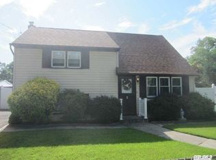 3 Lake Shore Dr, Ronkonkoma, NY 11779