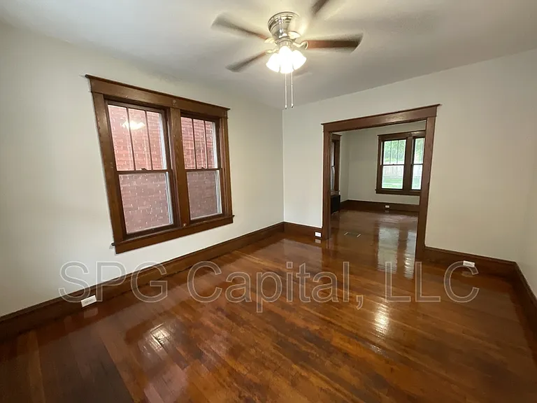 34 W Washington St — Photo 3
