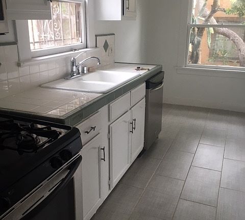 3rd image of 2006 Argyle Ave #11489684