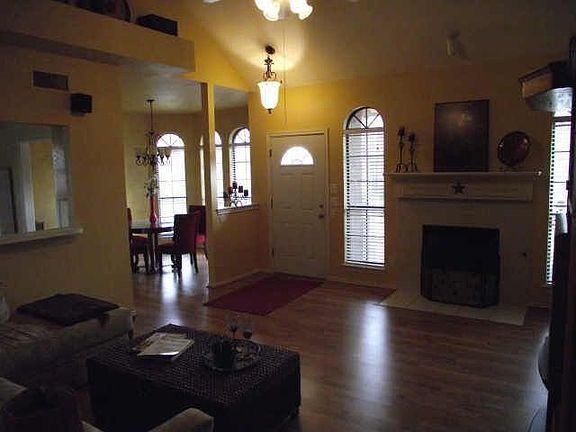 4th image of 900 Kathryn Dr