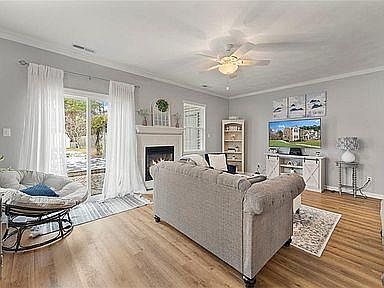 4th image of 900 S Lake Cir