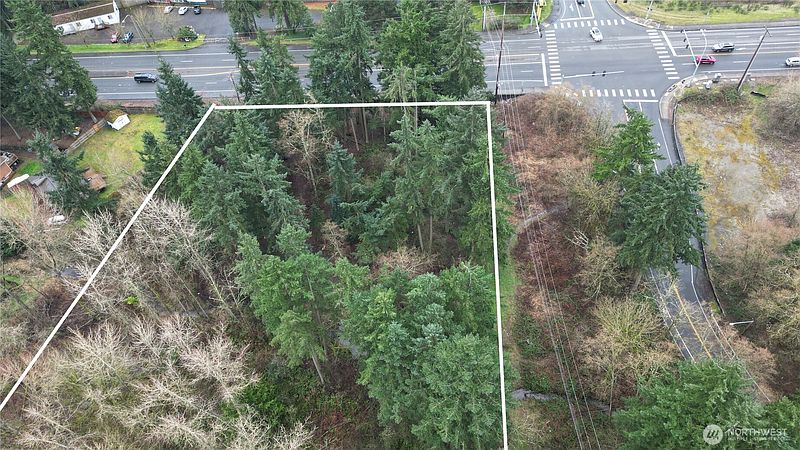 3rd image of 1111 Enchanted Pkwy S