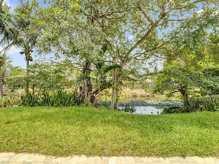5601 SW 36th Ct — Photo 56