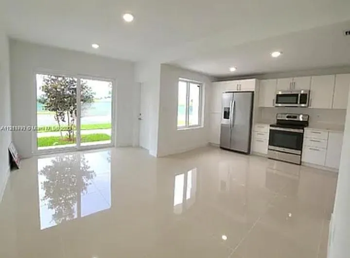 25822 SW 144th Ct — Photo 2