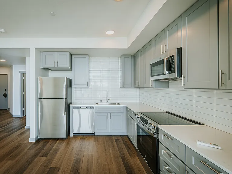 Grand Vista Apartments — Photo 8