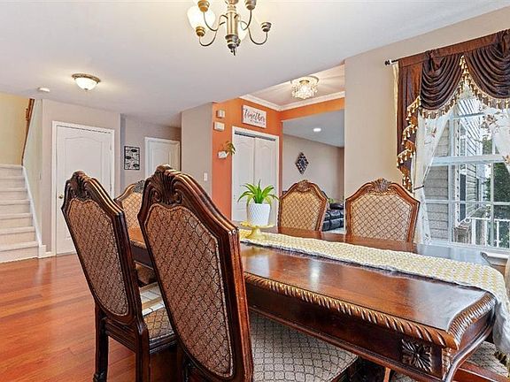 5th image of 111 Briarwood Dr