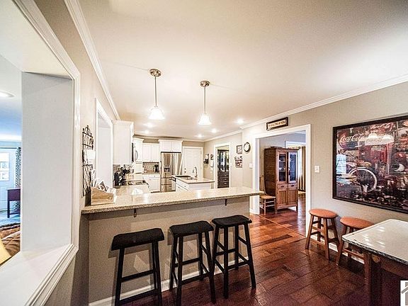 4th image of 4060 Court Ave