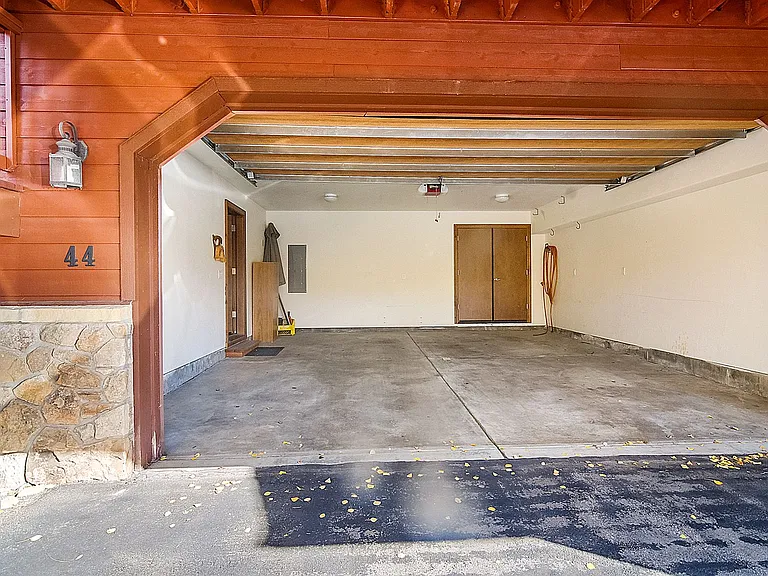 44 Linden Ln — Photo 43
