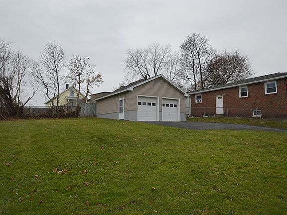 3rd image of 807 Winton St