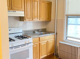 32-14 41st St #3R, Astoria, NY 11103