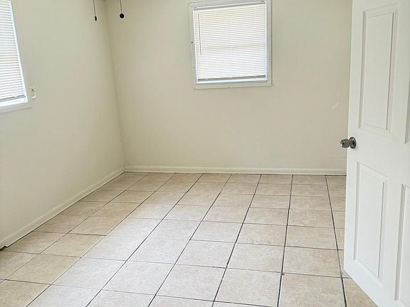 5th image of 3403 E Fern St