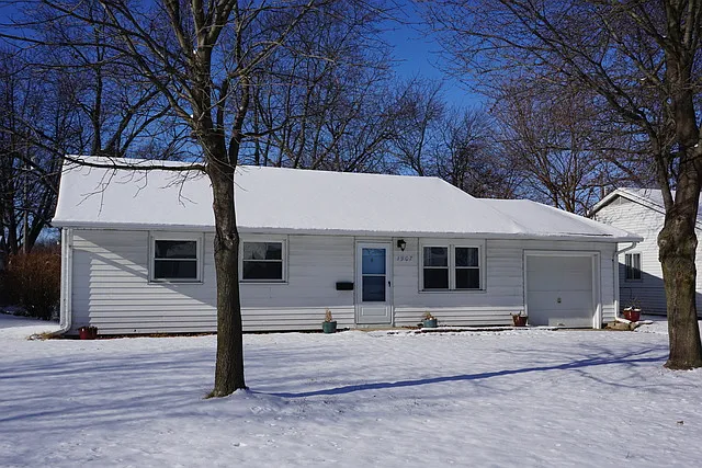 1907 Roberta Ln photo 1