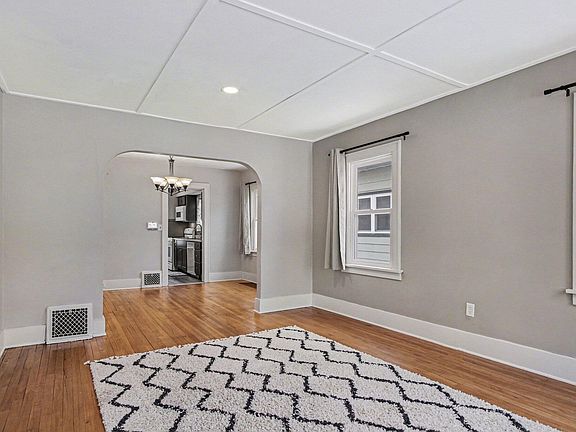 5th image of 348 Orchard Ave