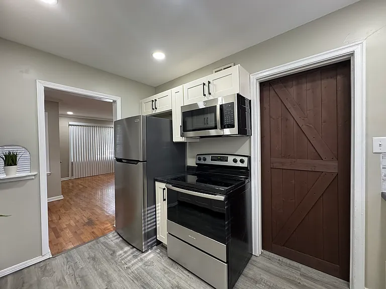 934 SW Anderson Ter — Photo 10