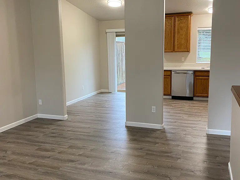 137 NE Olvera Ct — Photo 3